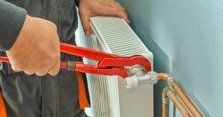 Установка радиаторов отопления в Ставрополе - цена, стоимость от 1032 руб., работа в доме и квартире