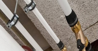 Замена труб водоснабжения в квартире: цена от 2063 руб. - СантехДомСтв